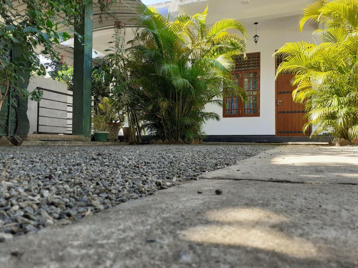 Golden Pearl Safari Villa Udawalawe Exterior photo